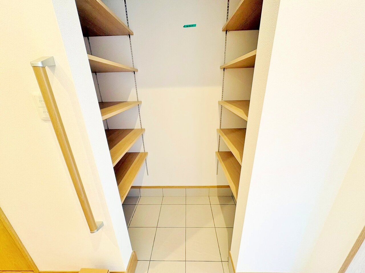 使い心地の良いシューズクロークは高い収納力と清潔感を兼ね備えています。