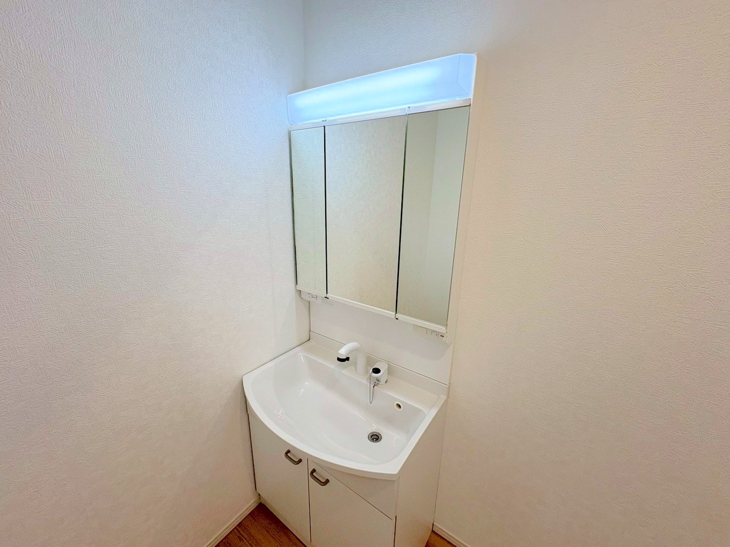 使いやすさ、お手入れのしやすさ、収納力にこだわった洗面台です。