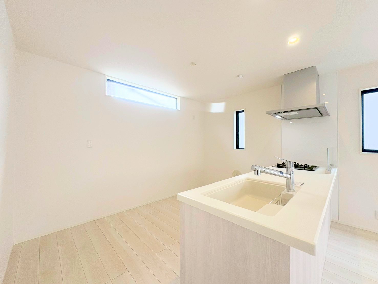 スッキリとしたオープンスタイルのキッチンです。