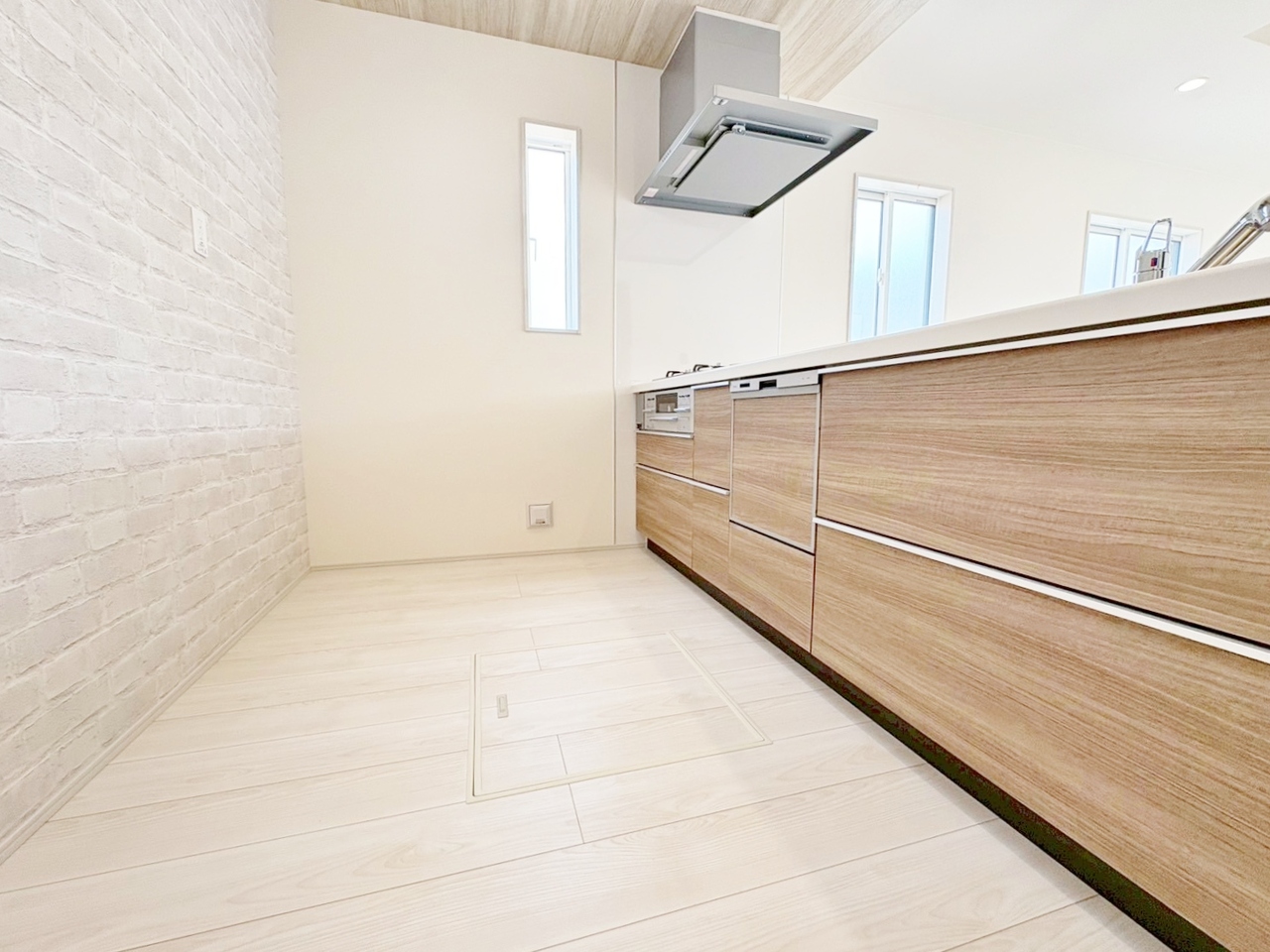 食洗機付きのシステムキッチンは使いやすくお手入れもラクラク。