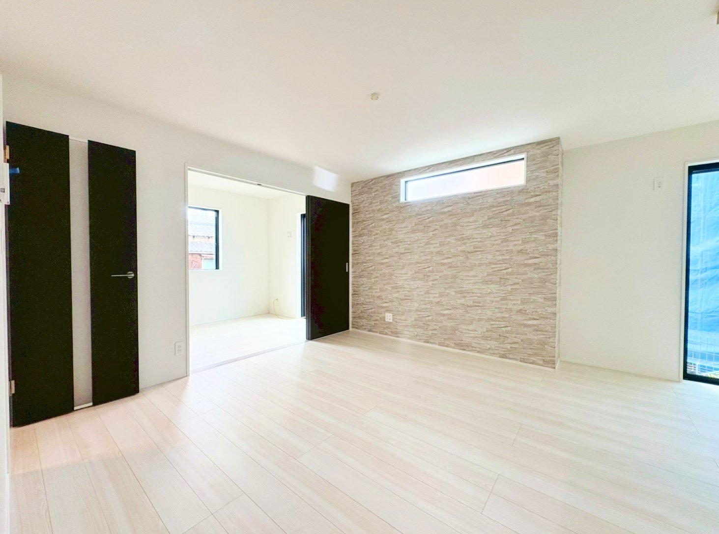 リビングと続き間洋室のある人気の間取りです。