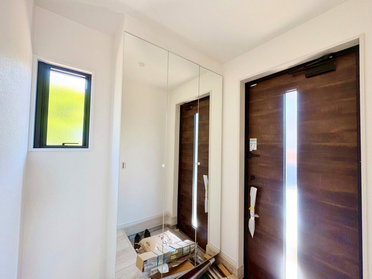 「行ってきます」と「ただいま」はこの玄関から始まります。