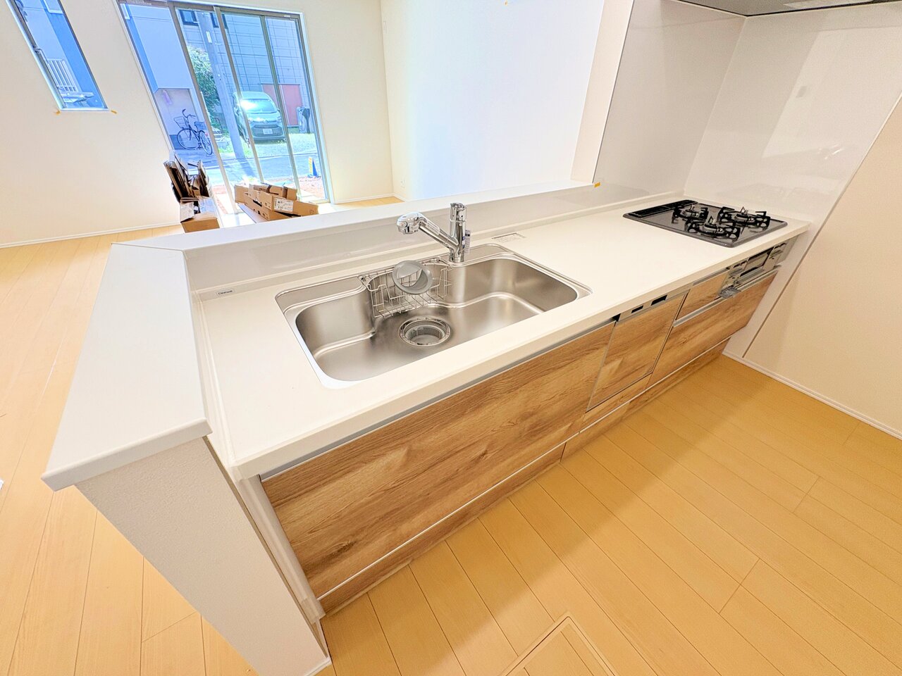 食器もすっきりと片付く収納力。家事動線はいつもすっきりと片付きます。