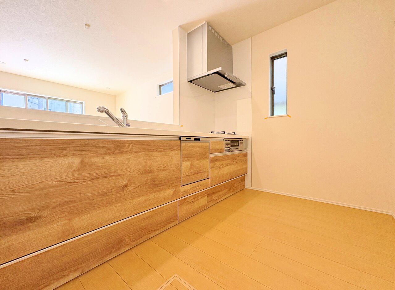 収納スペースをたっぷり確保したシステムキッチンはいつもすっきり美しく保てます。