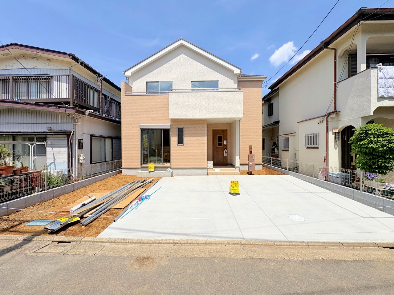 南道路に面しており、陽当たり良好なお住まいです。