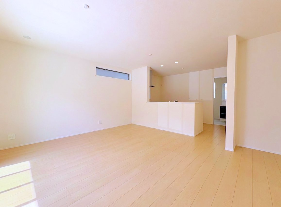 洗練された雰囲気のリビングは、長居したくなる居心地の良い空間です。