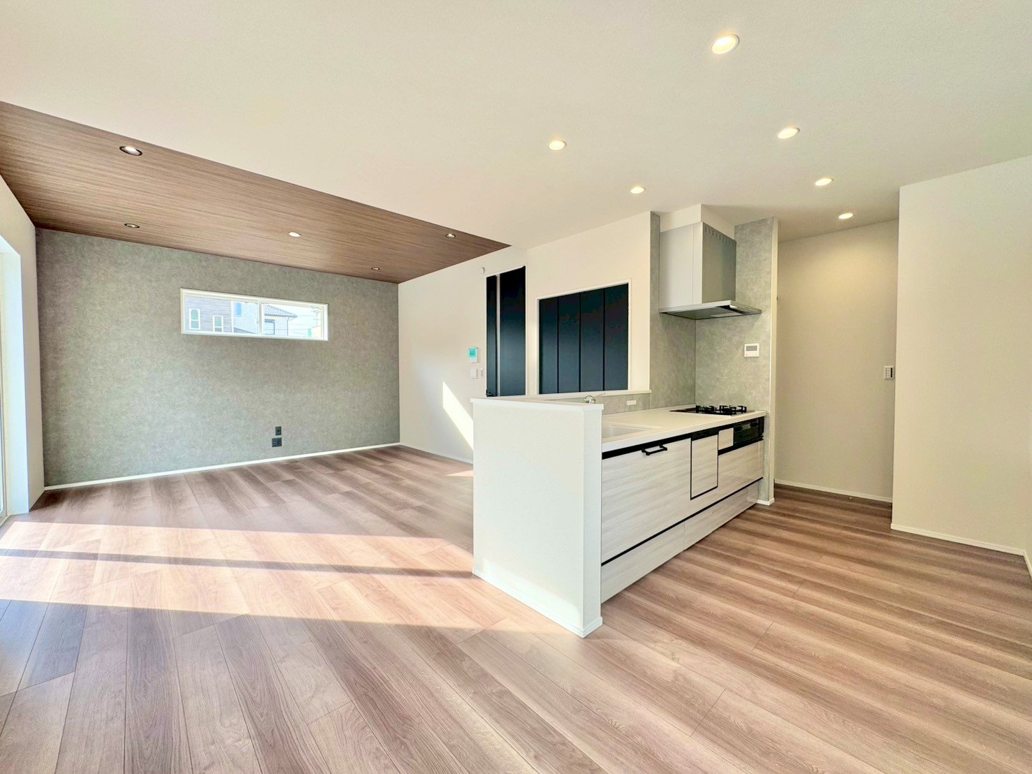 ダイニングとつながるキッチンからは家中が見渡せます。