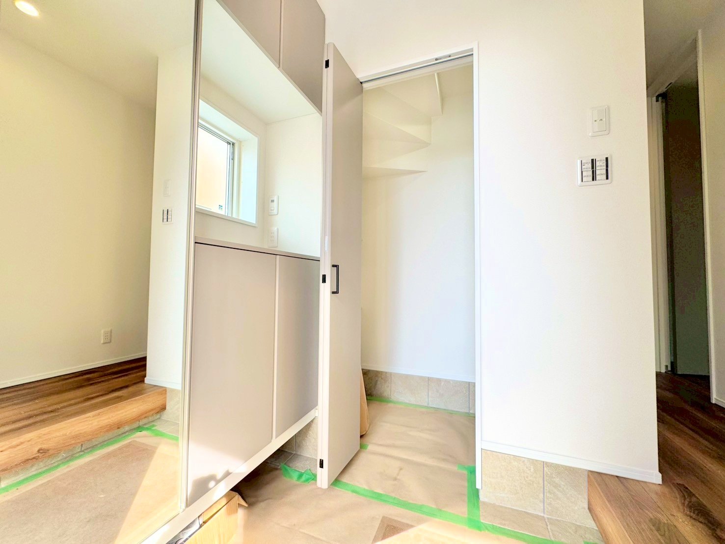 使い心地の良いシューズクロークは高い収納力と清潔感を兼ね備えています。