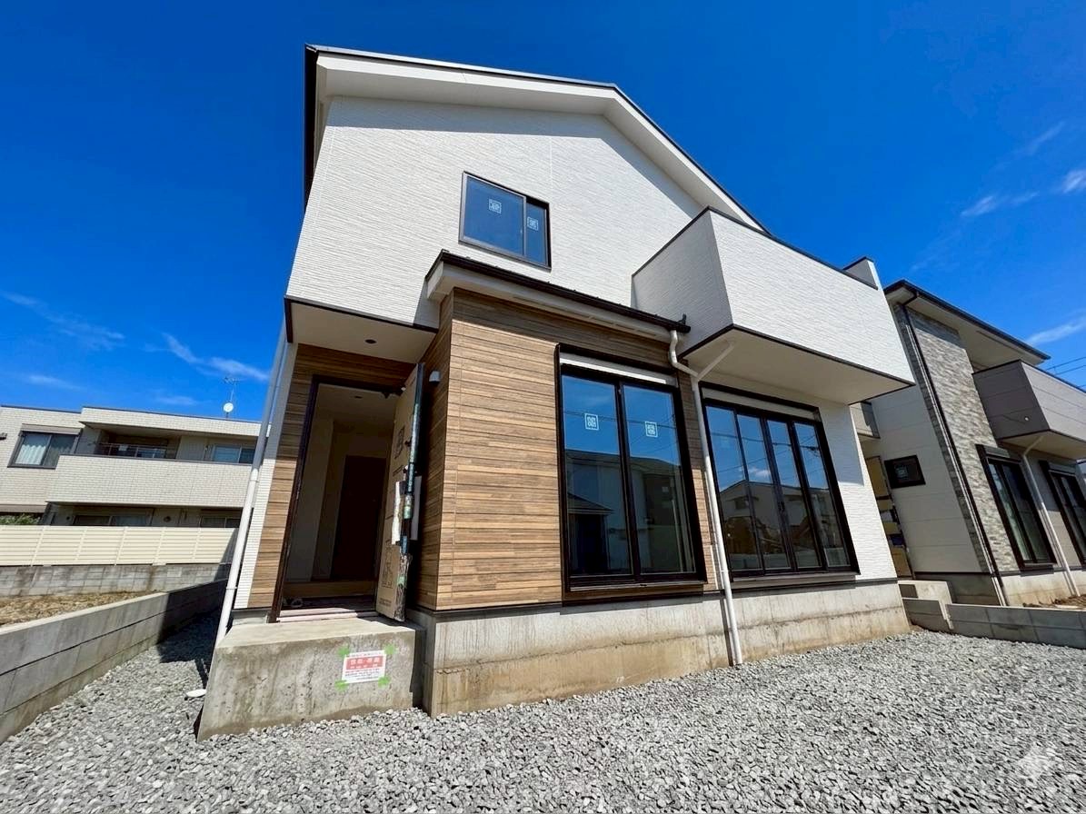 【１号棟】美しい外壁が高級感を演出するモダンなお住まい。