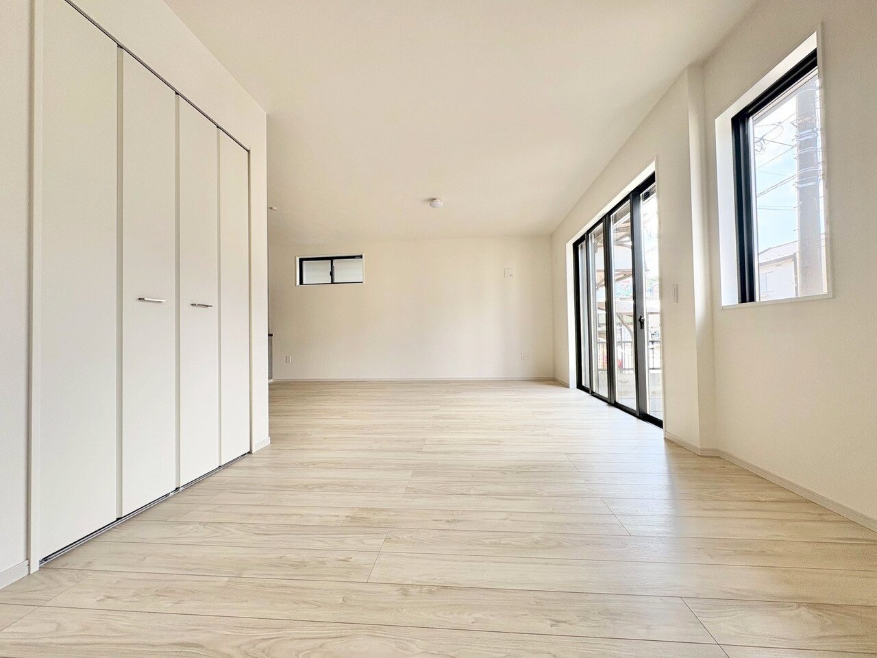 家族が集い、笑い、過ごす広く開放的な自遊空間。