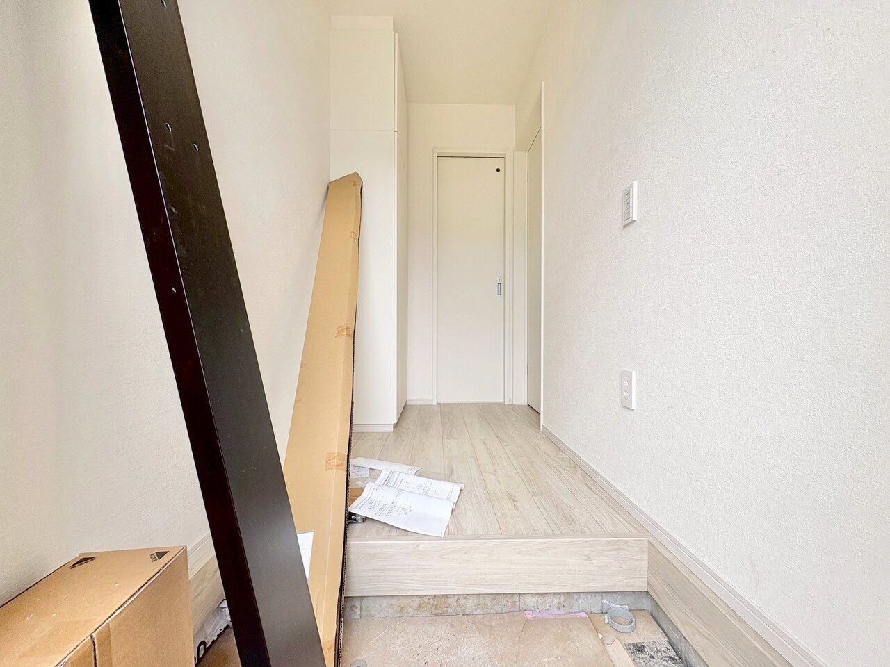 「行ってきます」と「ただいま」はこの玄関から始まります。(令和8年4月 撮影)