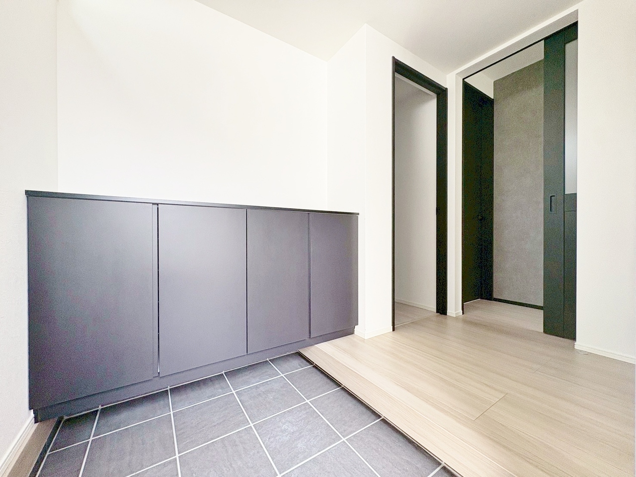 「行ってきます」と「ただいま」はこの玄関から始まります。