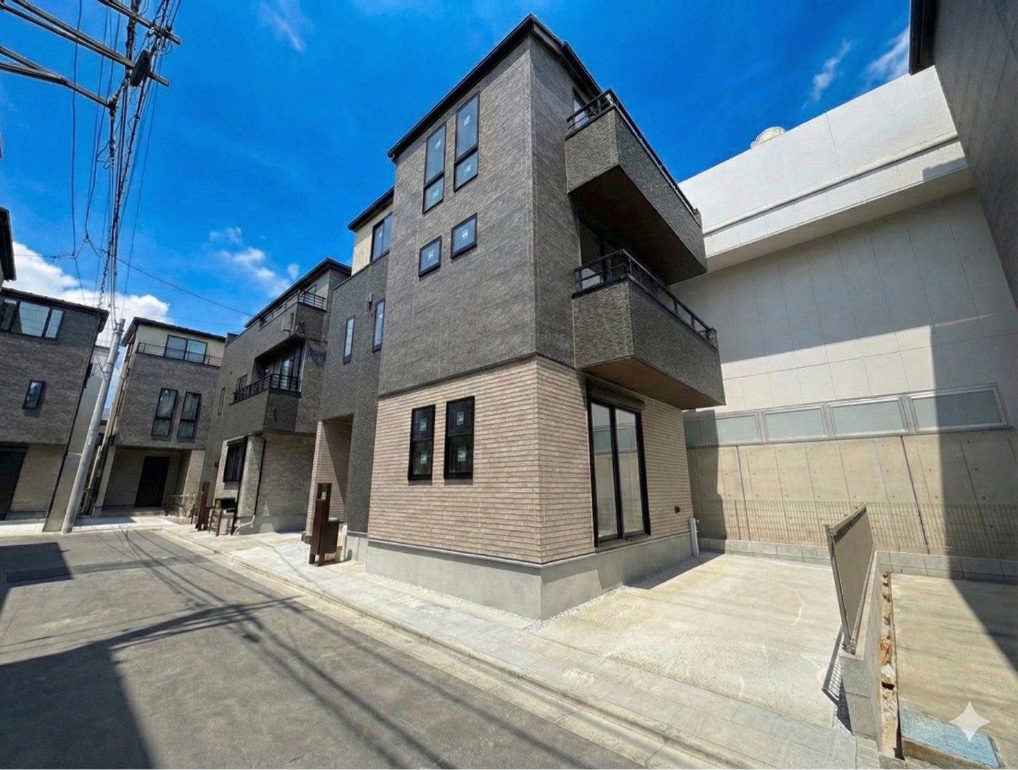 ゆったりとした駐車スペースは、お車の駐車が苦手な方も安心です。