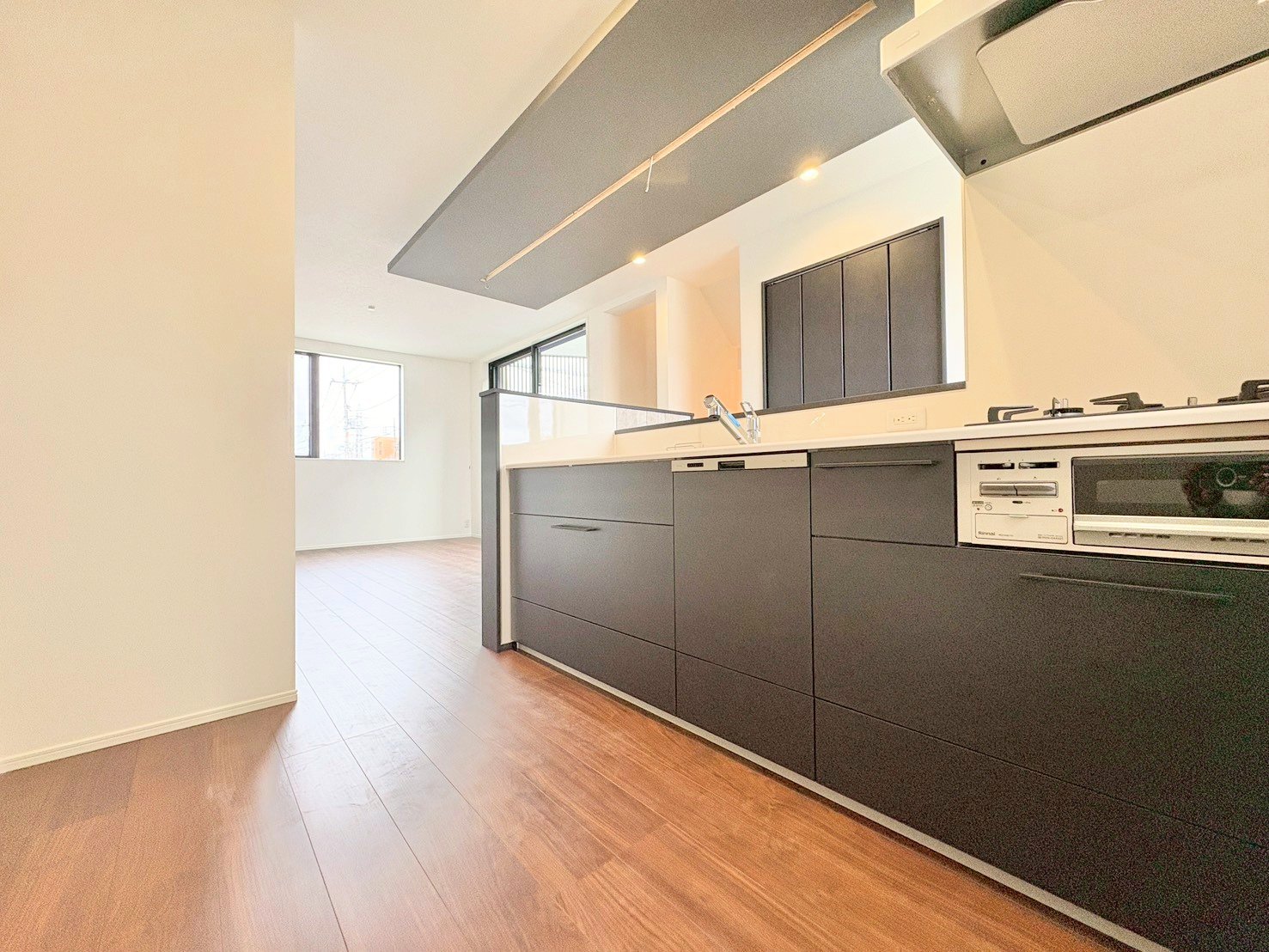 どこにいても各方面に視線が抜けて開放的な造り。