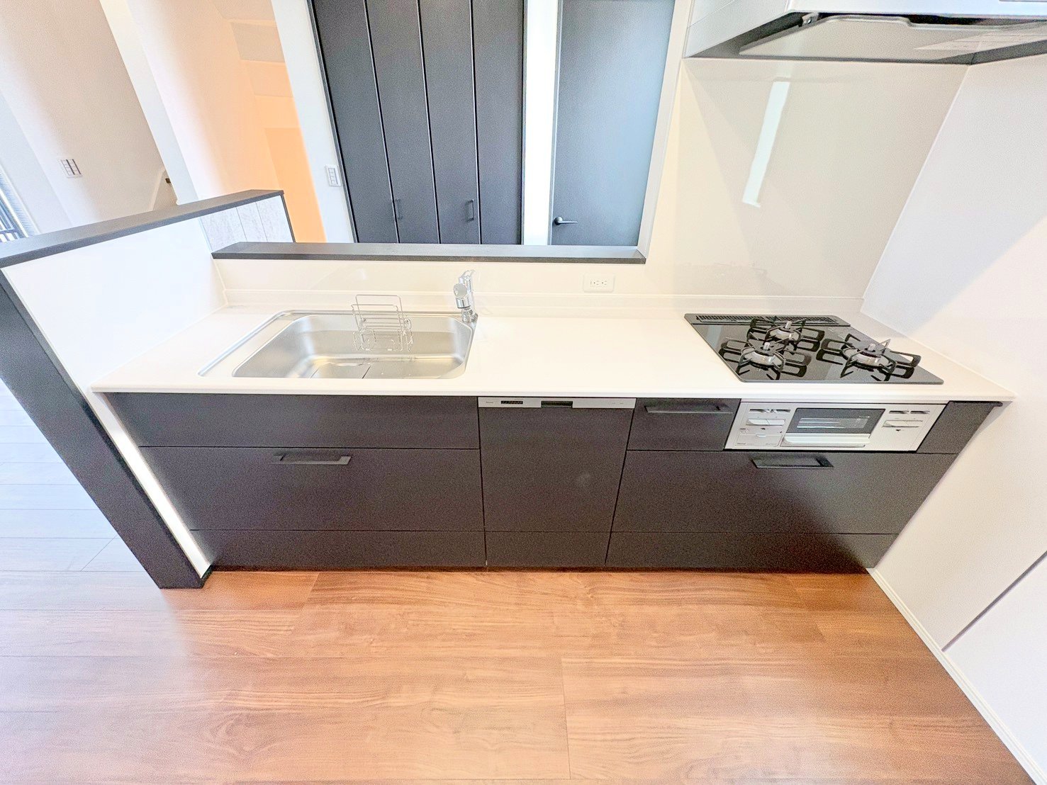 材料を並べたり盛り付けたり、作業しやすい広さを確保しました。