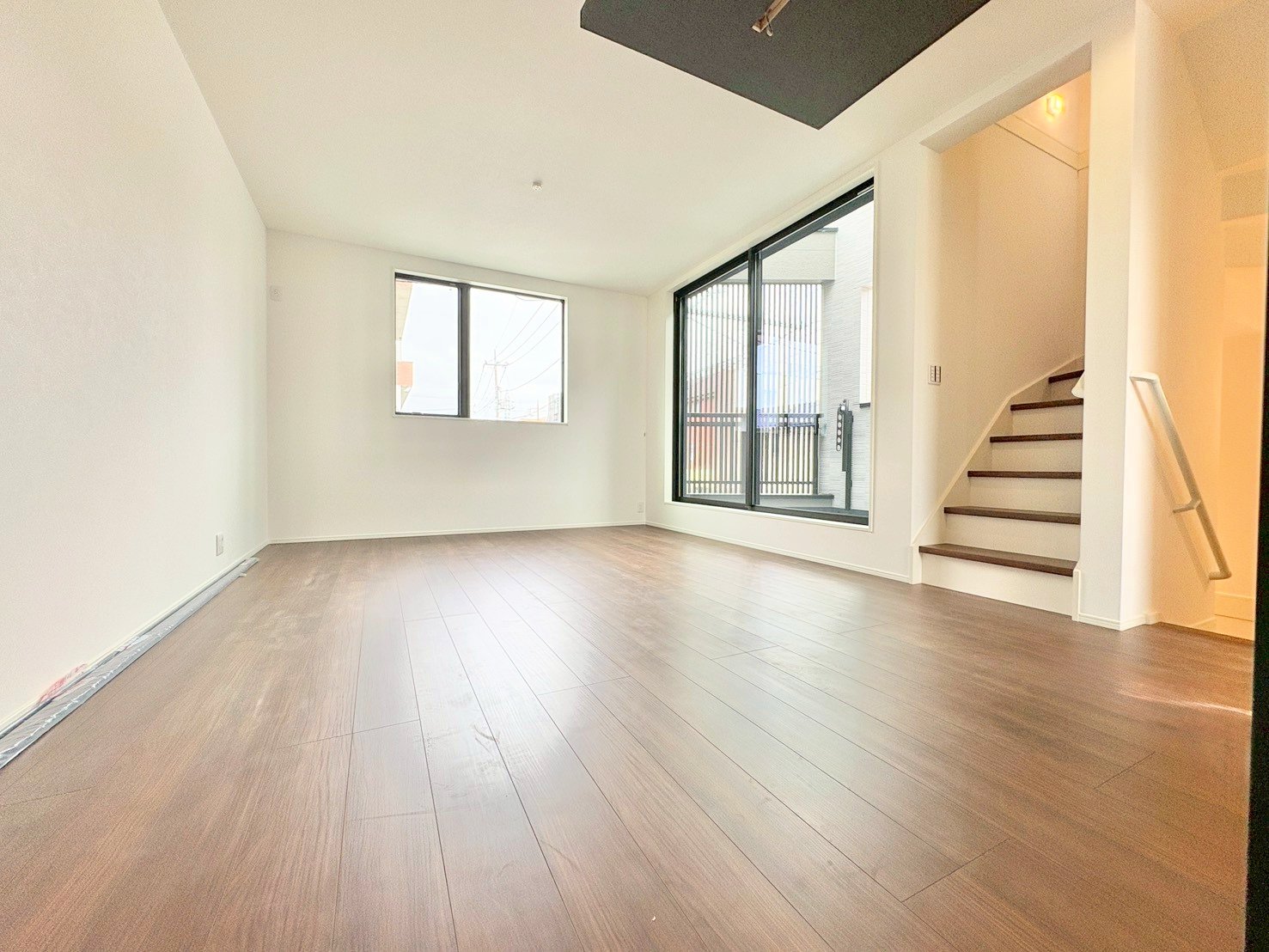 窓から注ぐ明るい陽差しが、広々としたＬＤＫを演出。