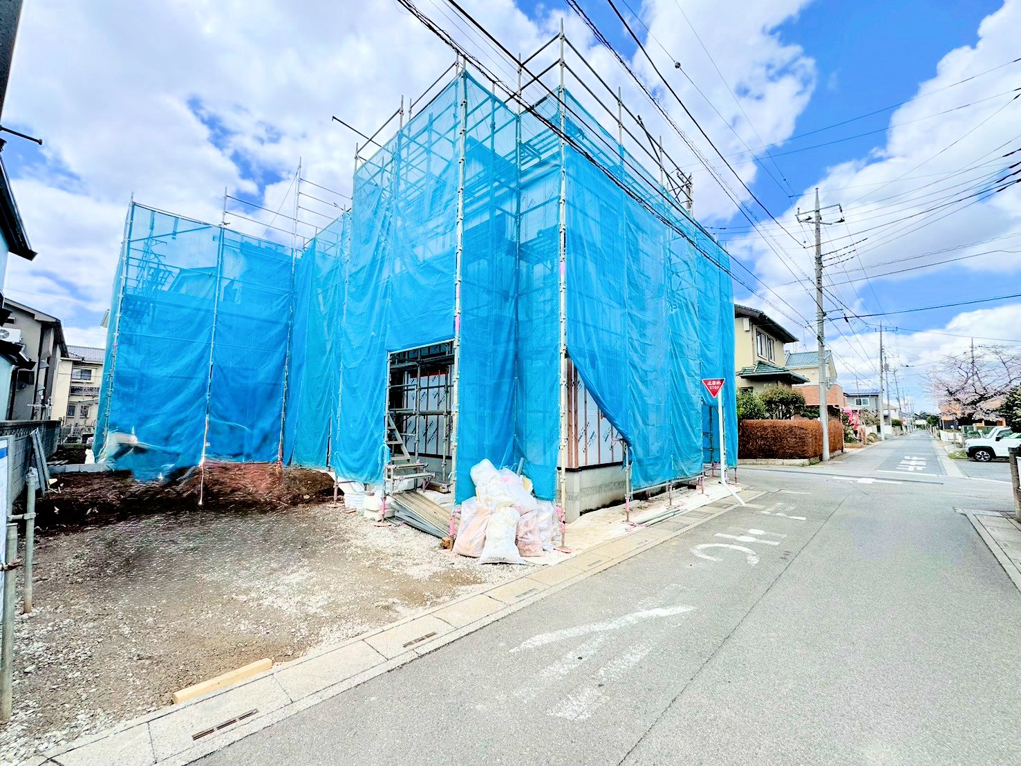 いつしか街の風景に溶け込んでいきます。(令和8年3月 撮影)