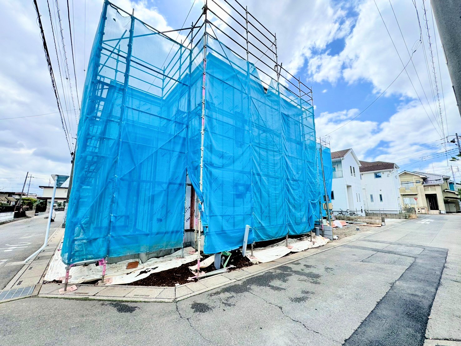 ワイドバルコニーは2部屋から行き来可能です。(令和8年3月 撮影)