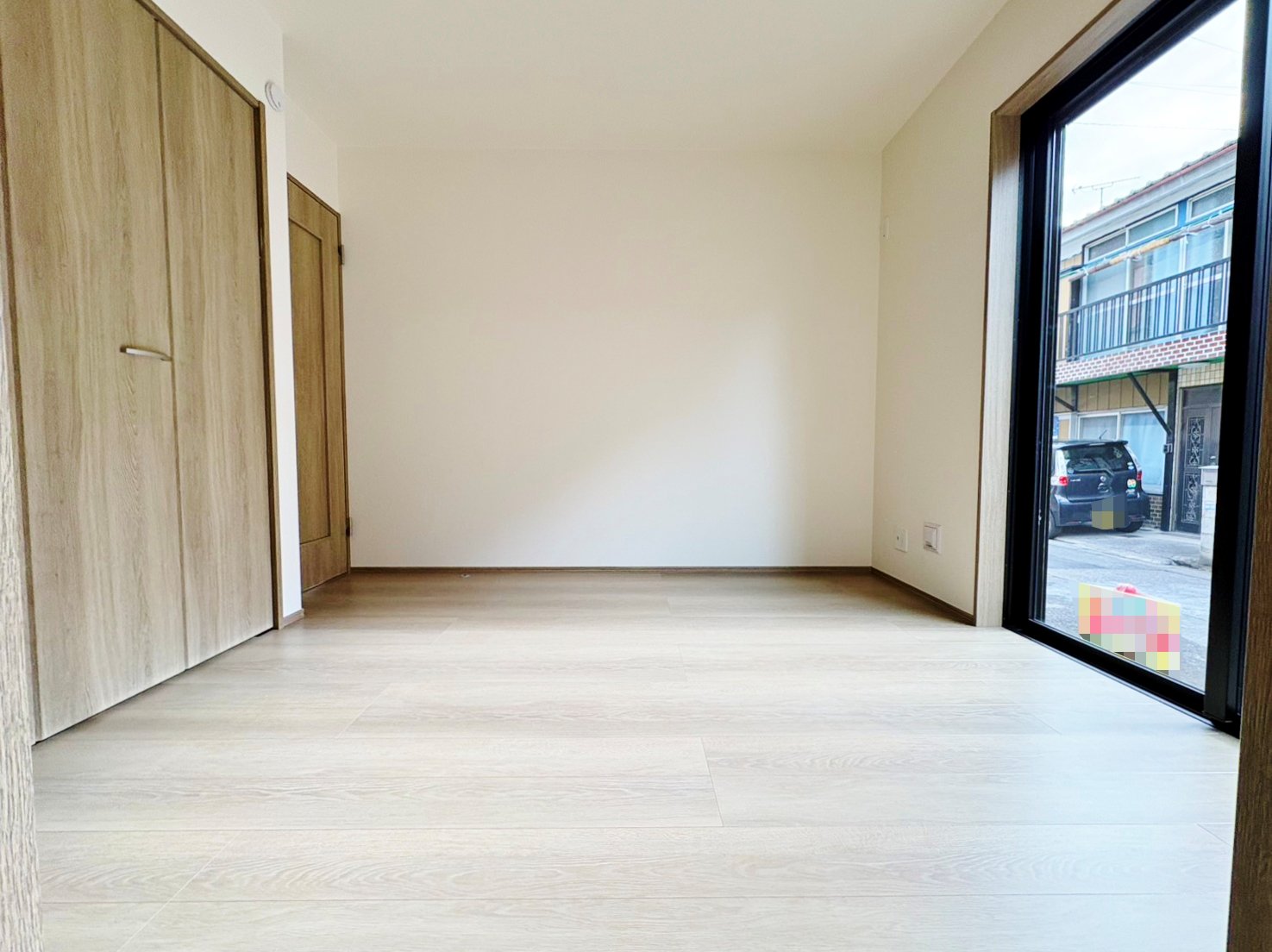 シンプルで品のある洋室は多目的にお使いいただけます。