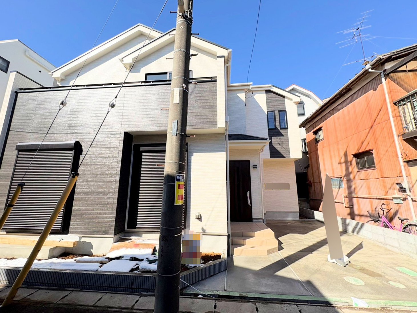 穏やかな光が差し込む南道路に面した４ＬＤＫのお住まいです。