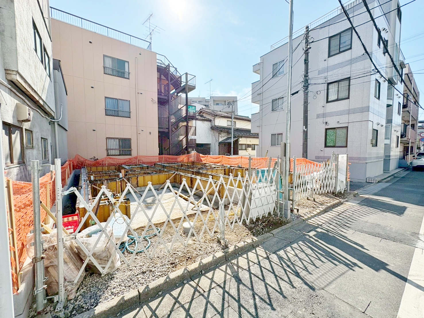 ２階にバルコニーに面した１７帖超のLDKを設けました。(令和8年2月 撮影)