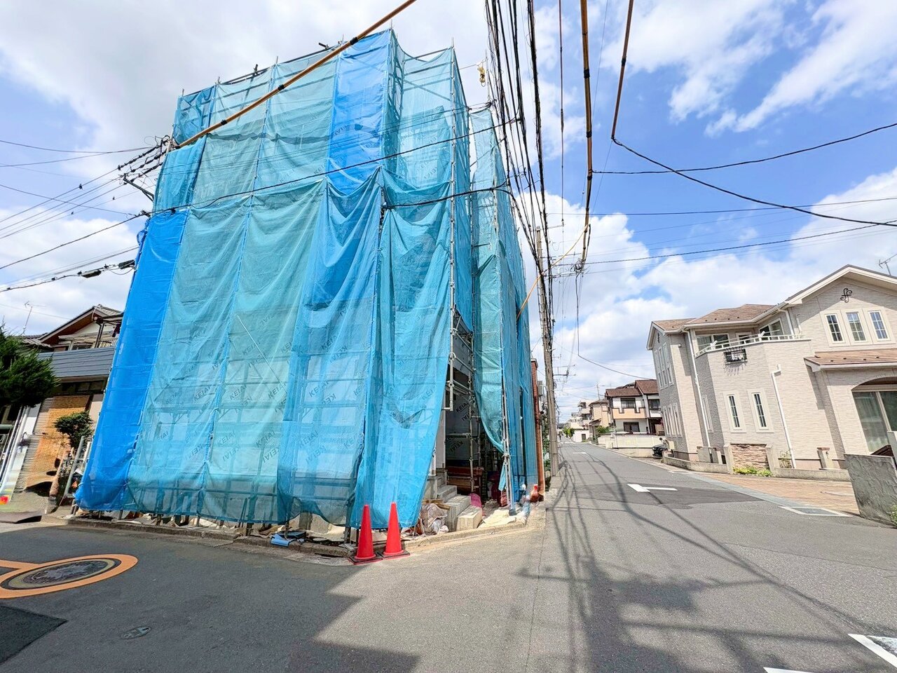 周辺環境とのコラボレーションにより明るい空間を演出。(令和8年4月 撮影)