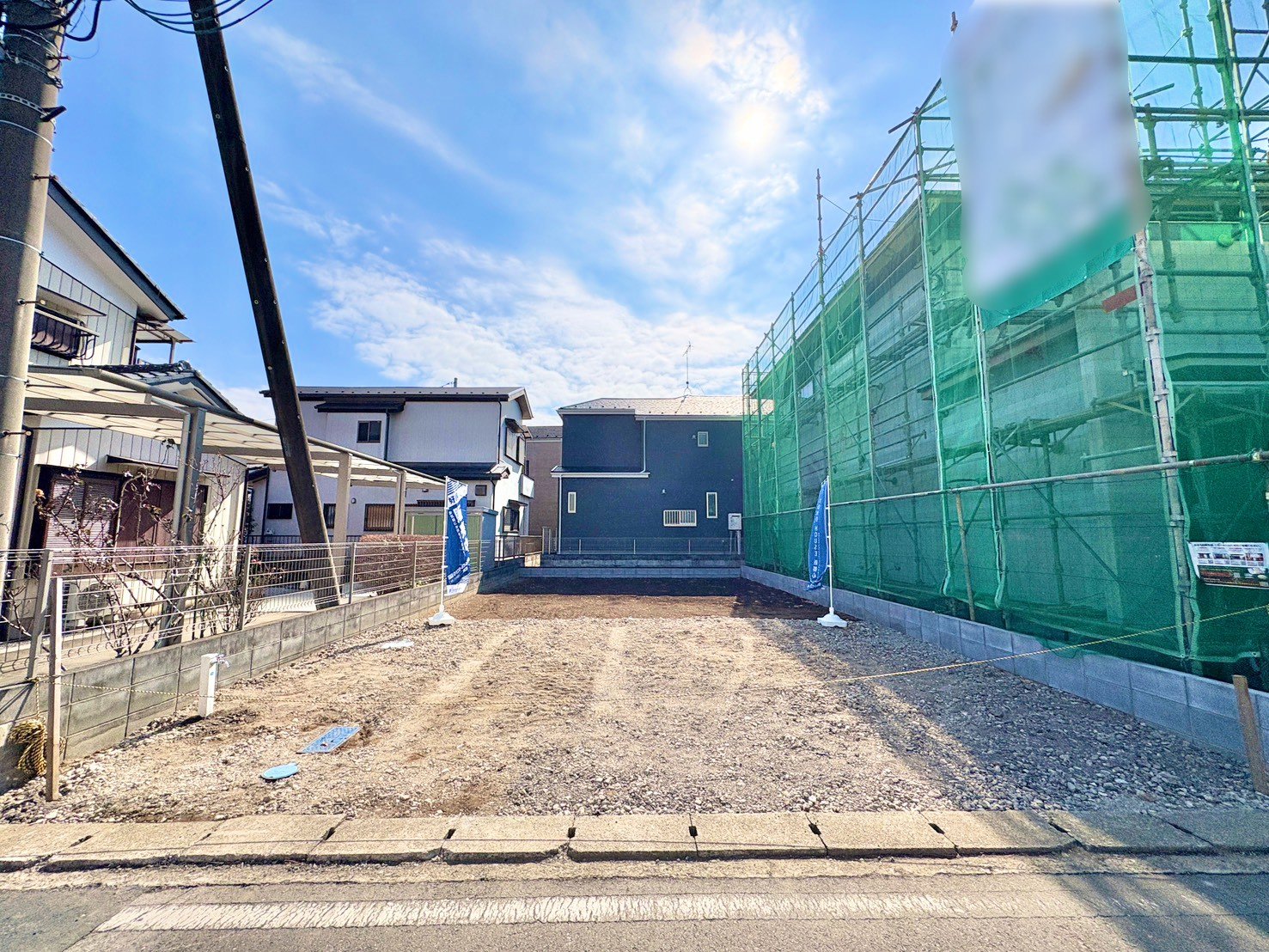 吹抜のある開放的なリビング空間。たっぷり収納できるパントリー付きです。(令和8年2月 撮影)