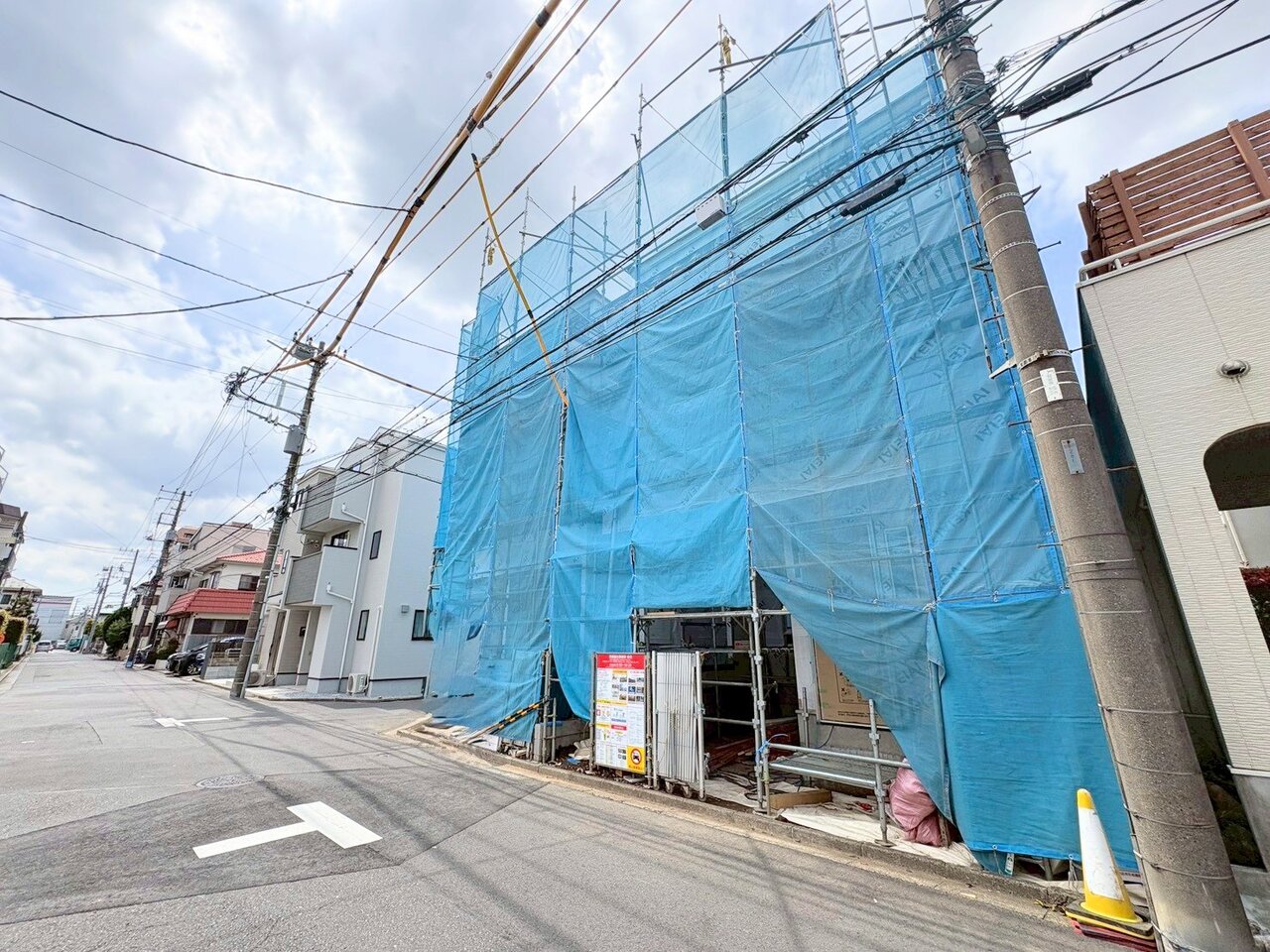 採光通風を確保した心地よいリビング空間を2階に設けました。(令和8年4月 撮影)