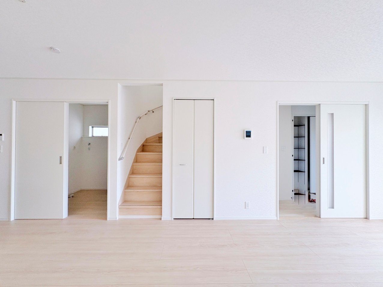 リビング階段は慌しい朝でもコミュニケーションを育みます。