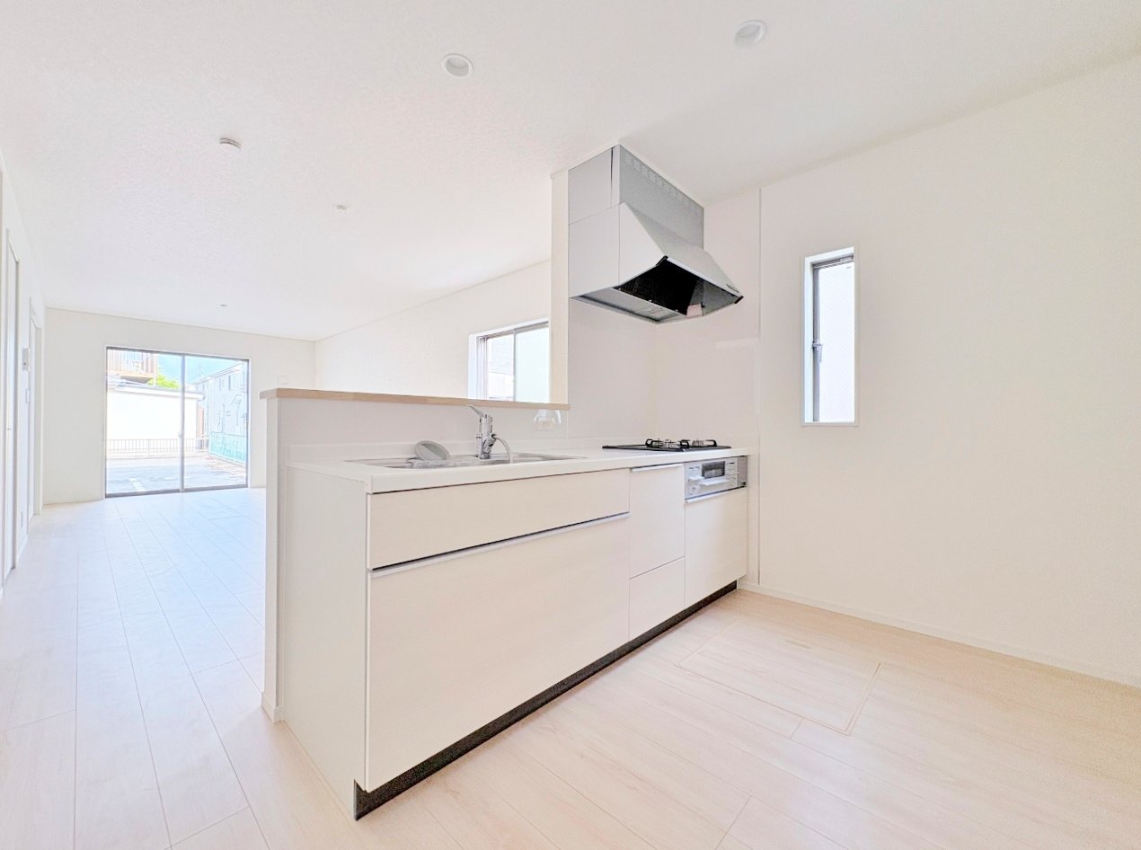 人気の対面式キッチンで一体感のあるＬＤＫ。