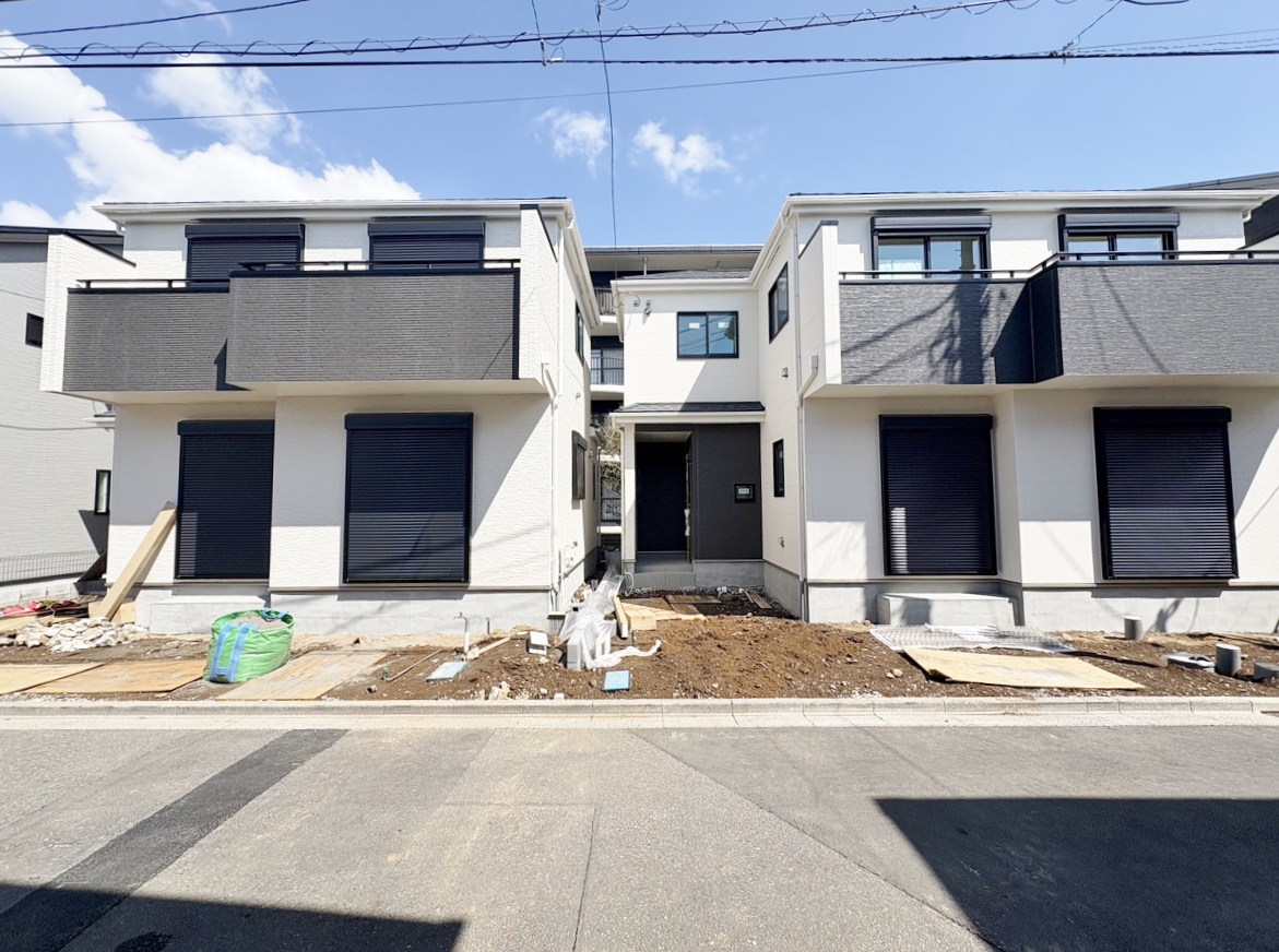 バス停まで徒歩9分、通勤・通学の利便性と静かな暮らしを両立しています。(令和8年4月 撮影)