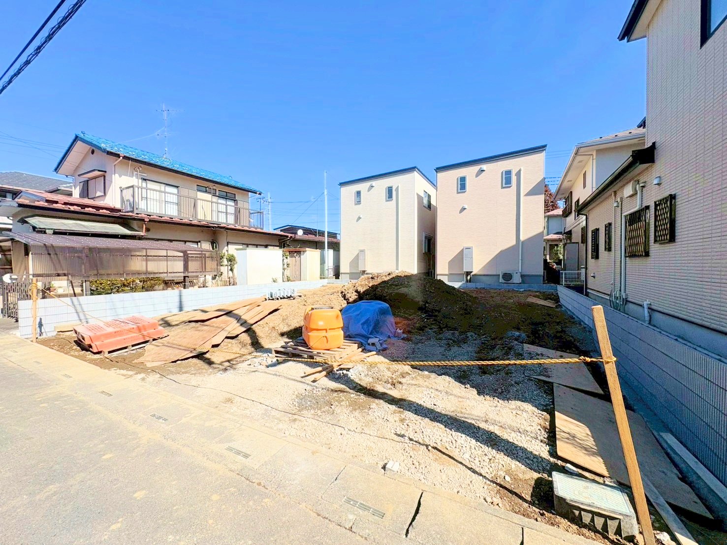 敷地広々44坪超、太陽光パネル搭載の4LDK可変型住宅。(令和8年2月 撮影)