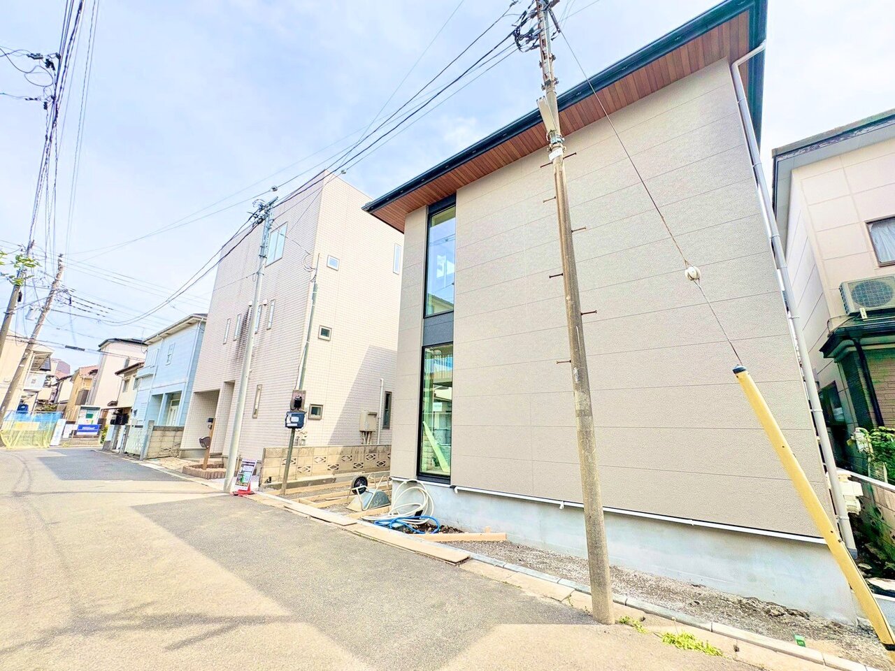 くつろぐ方とお料理をされる方の一体感を重視した対面式キッチンを採用。(令和8年4月 撮影)