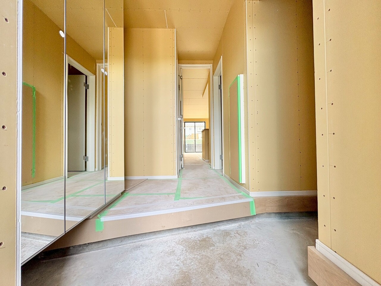 玄関にはたっぷり収納が可能なＳＩＣを備えています。(令和8年4月 撮影)