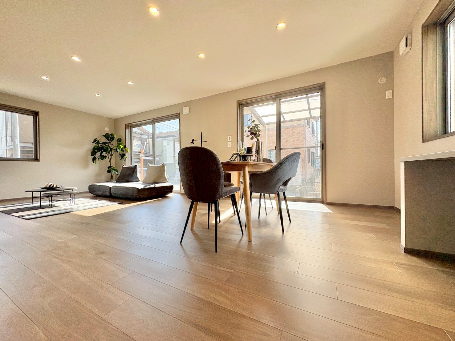 ここにはみんなが集い、食事と楽しい会話が始まる。