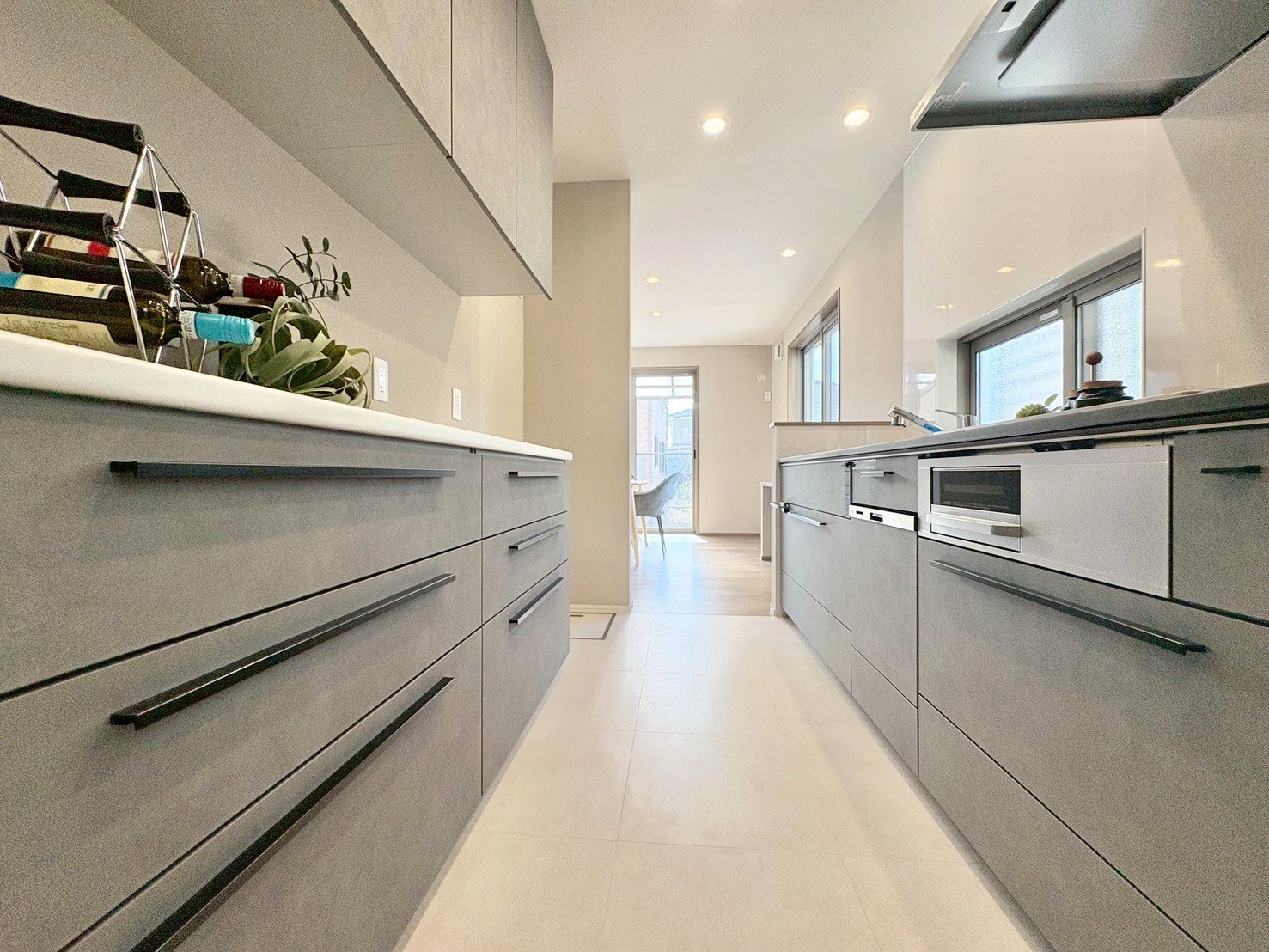 収納を多く備えた使いやすいキッチン。