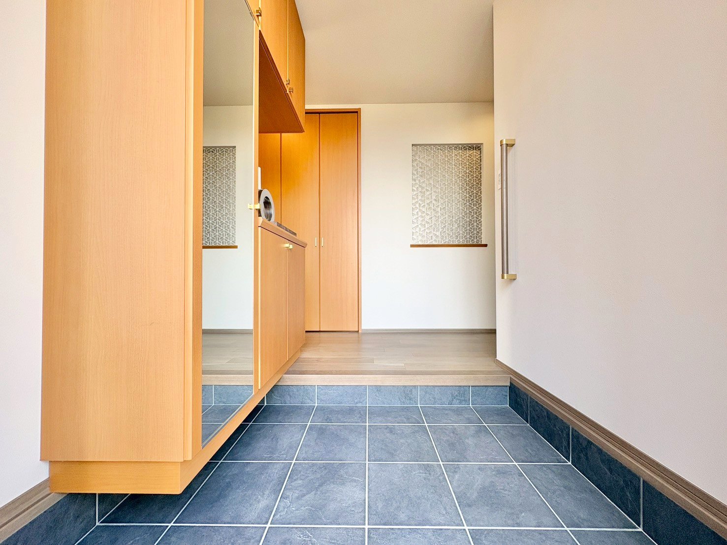 ドアを開けた瞬間、そのきらびやかさに感動する空間。