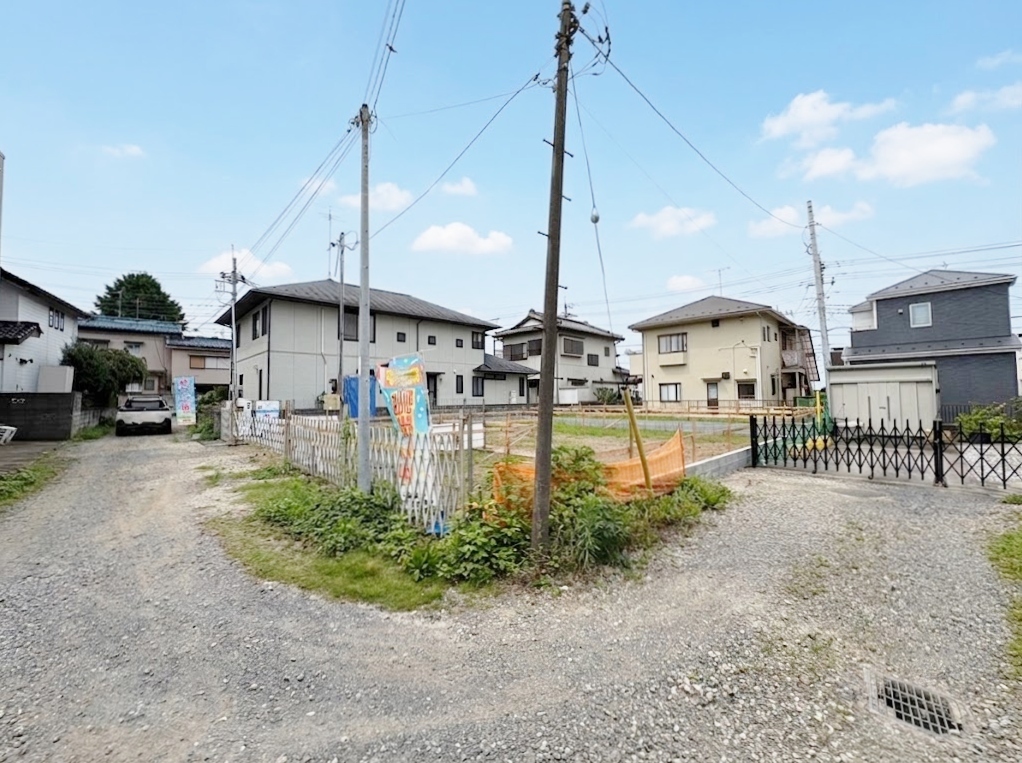 LDK20.2帖。キッチンからリビング全体を見渡せる設計。(令和8年8月撮影)