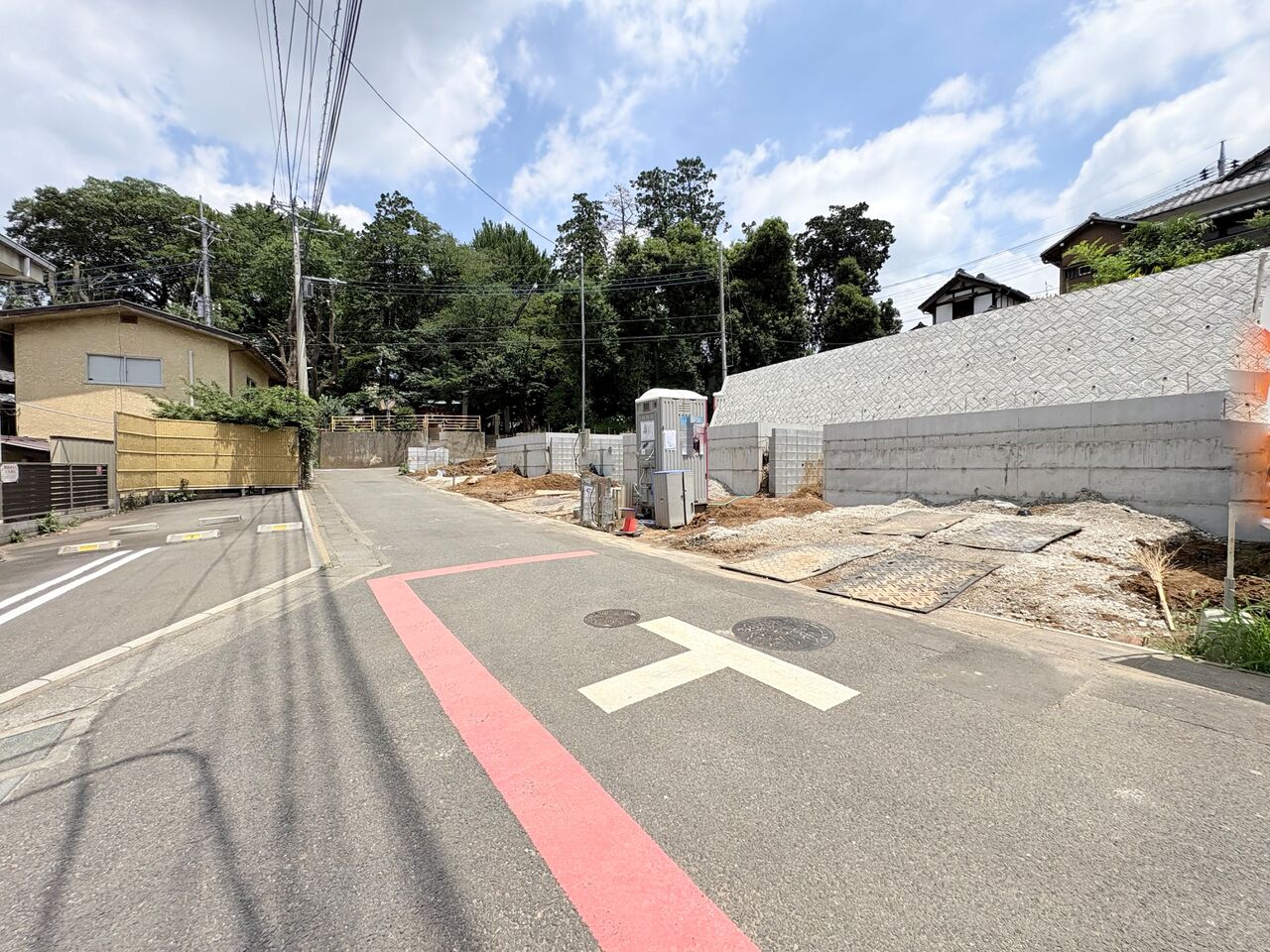 小学校まで徒歩6分でお子様の通学も安心です。(令和8年6月 撮影)