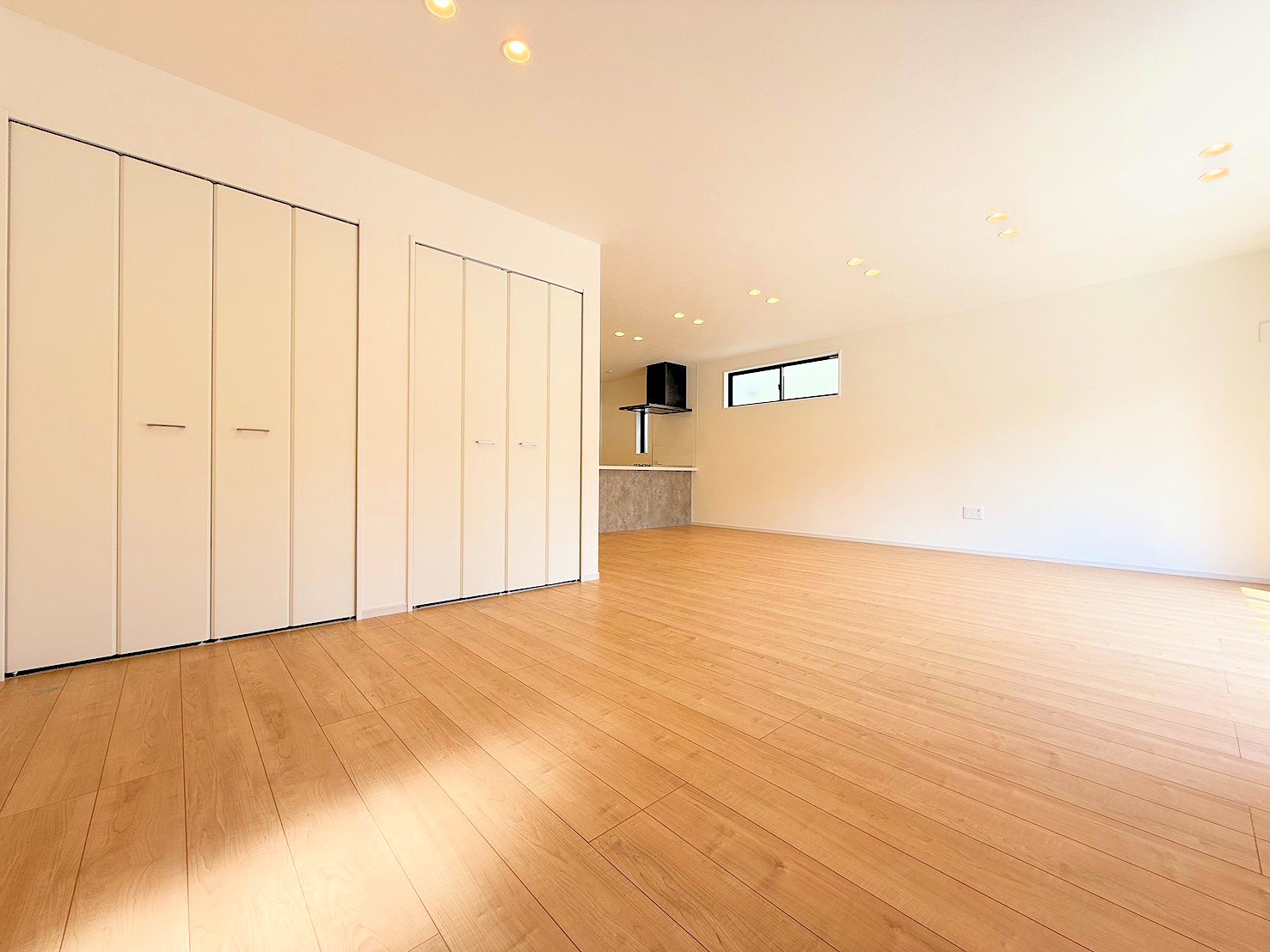 住まいの中心に収納を設けることで、生活用品を一箇所にまとめておけます。