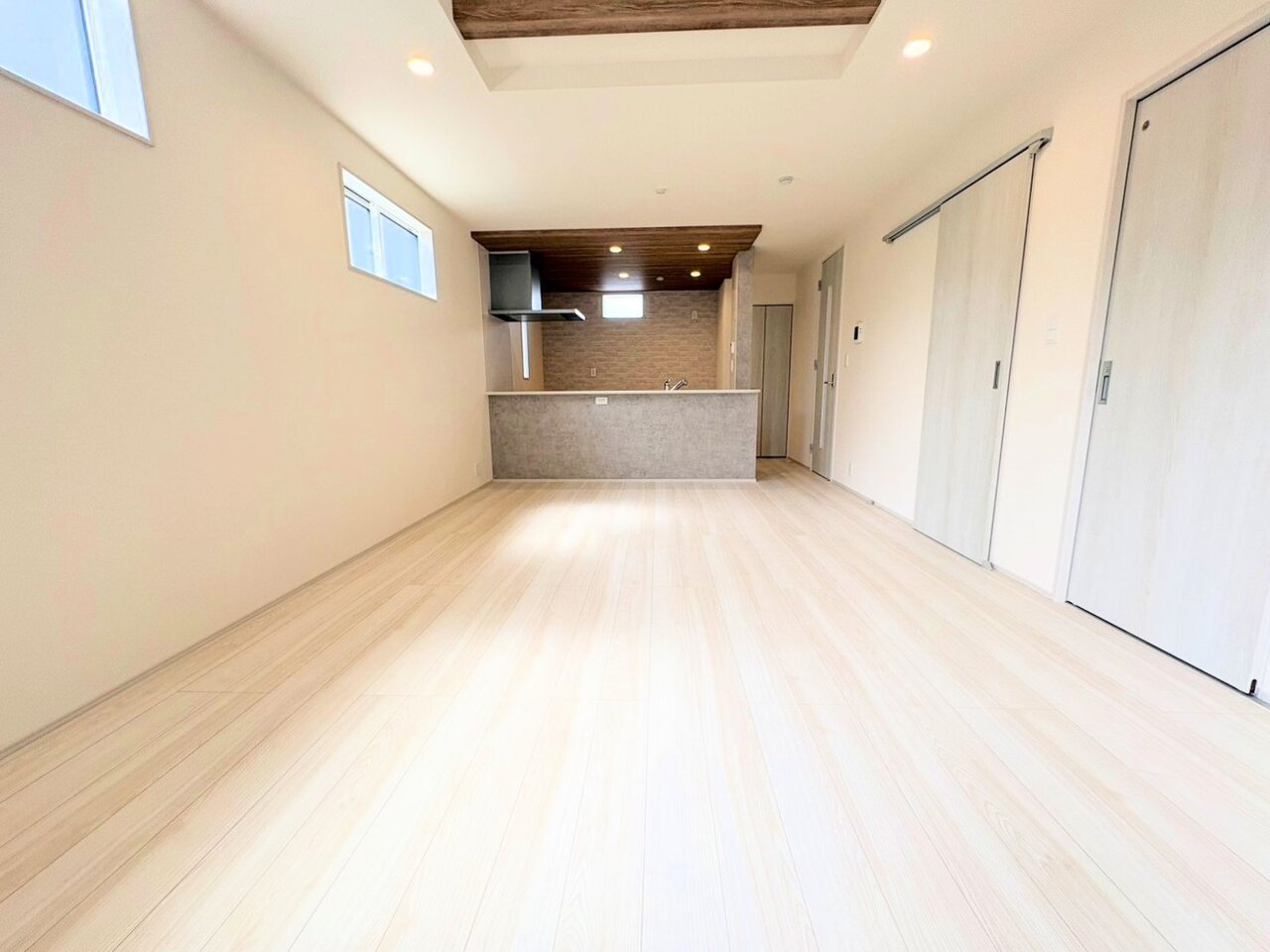 リビング上部を折上天井にすることで、雰囲気が格段に上がります。