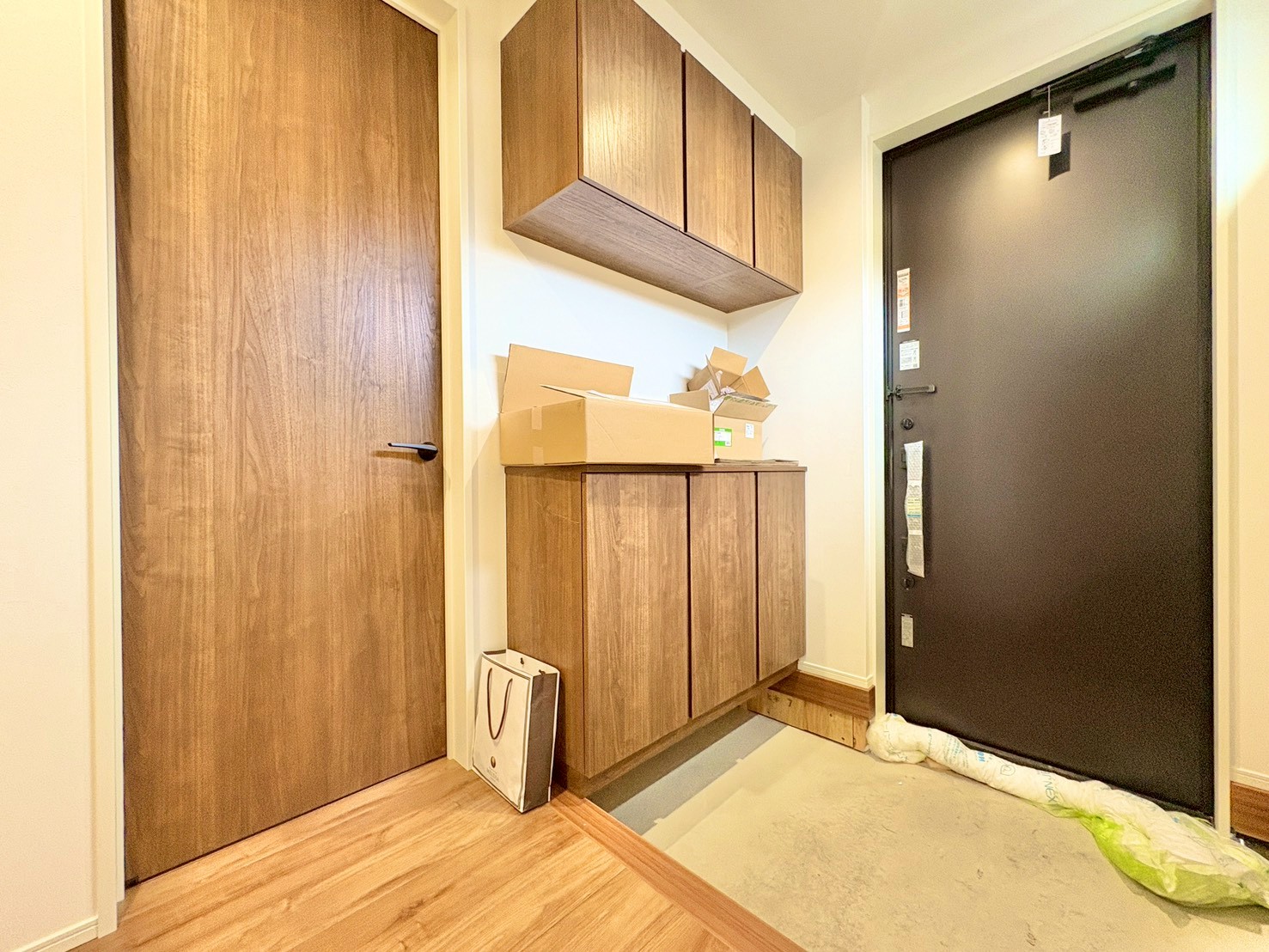 季飾のお花やグリーンを飾ってマイホームを創り上げてください。(令和8年3月 撮影)