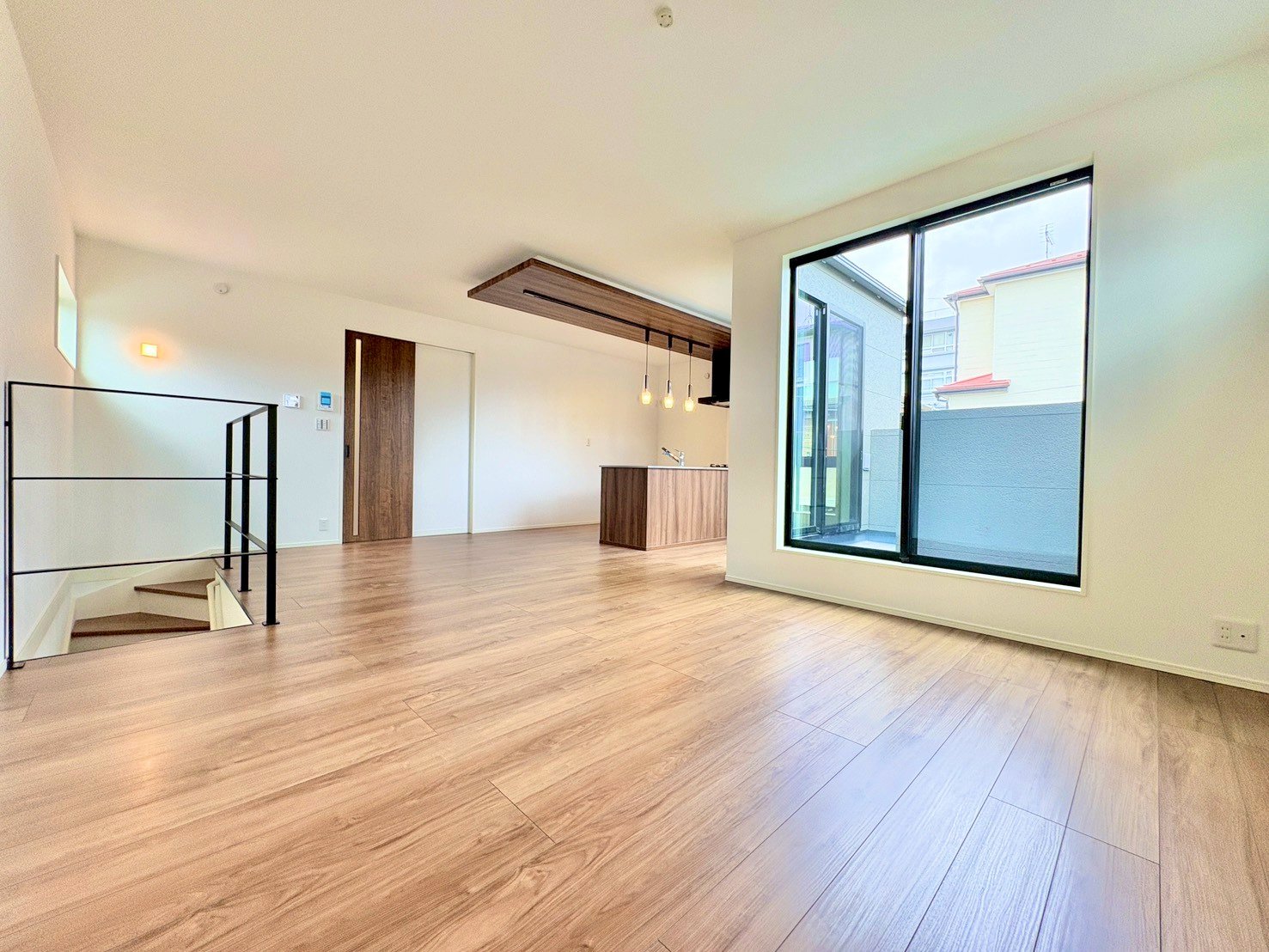 水回りをワンフロアに集約した家事効率の良い動線を確保しています。