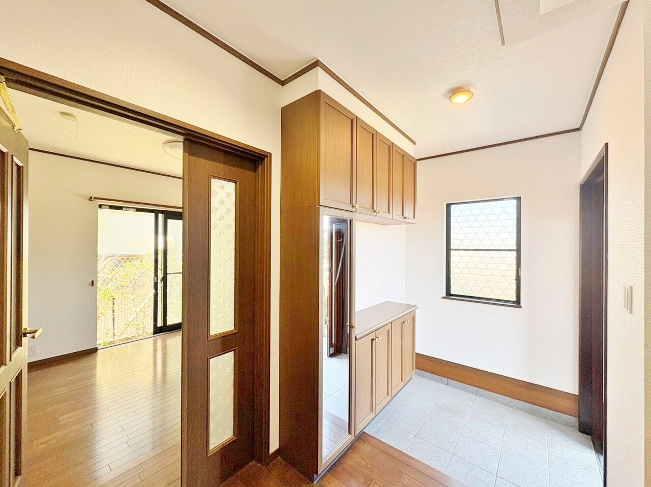 「行ってきます」と「ただいま」は、この玄関から始まります。