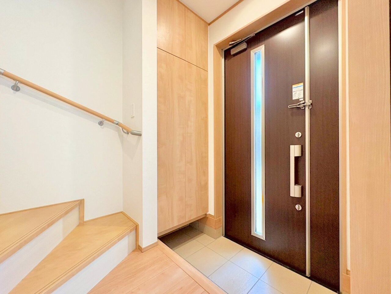 「行ってきます」と「ただいま」はこの玄関から始まります。