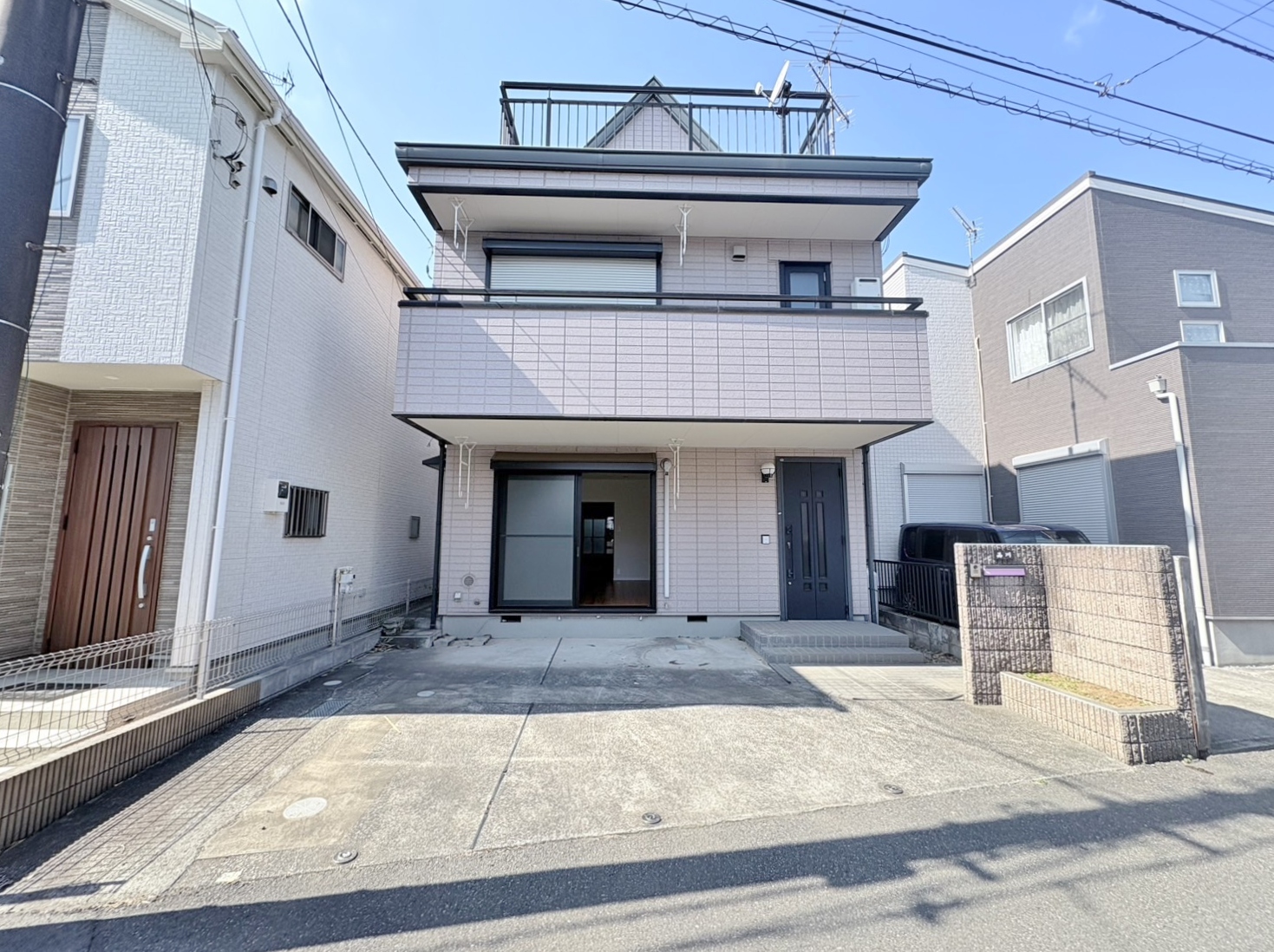 七里駅徒歩１１分、平成１０年築、大手メーカー施工の注文住宅です。