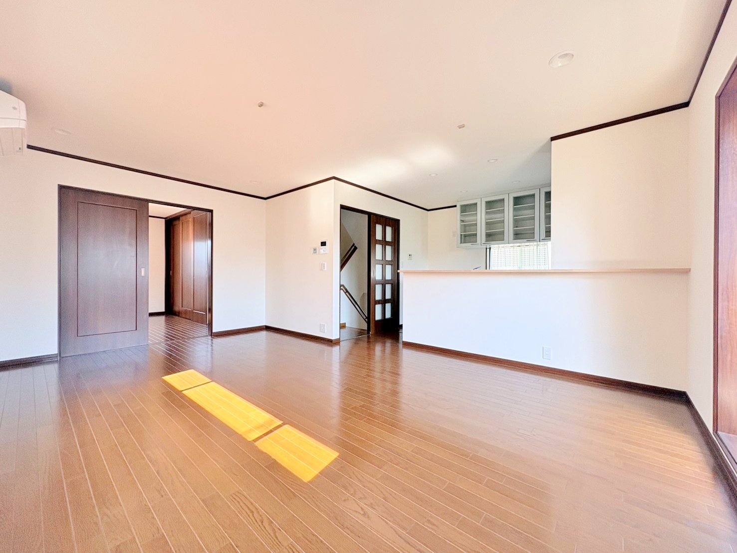 プライバシーを確保しやすく開放的に暮らせる2階リビングプラン。