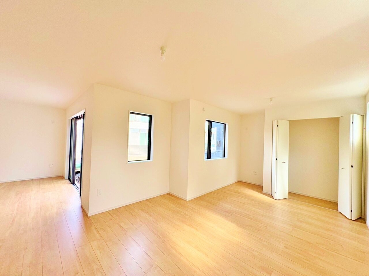 将来的に間仕切り可能な洋室です。