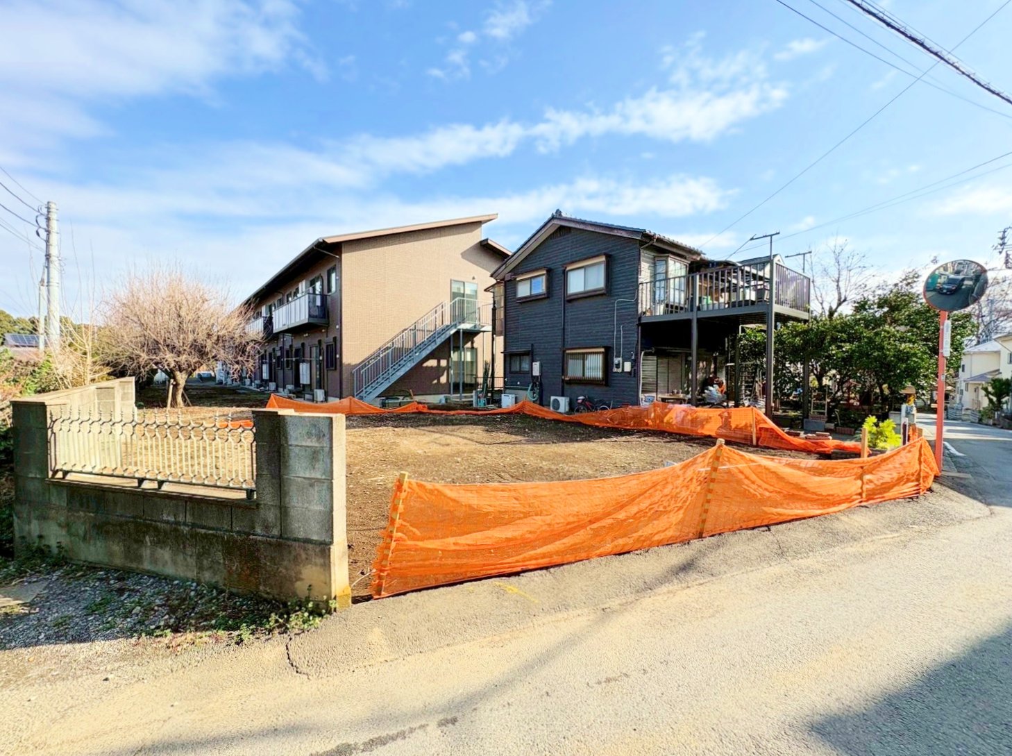 太陽光パネル・繰り返す地震に強い制震ダンパー標準装備です。(令和8年3月 撮影)