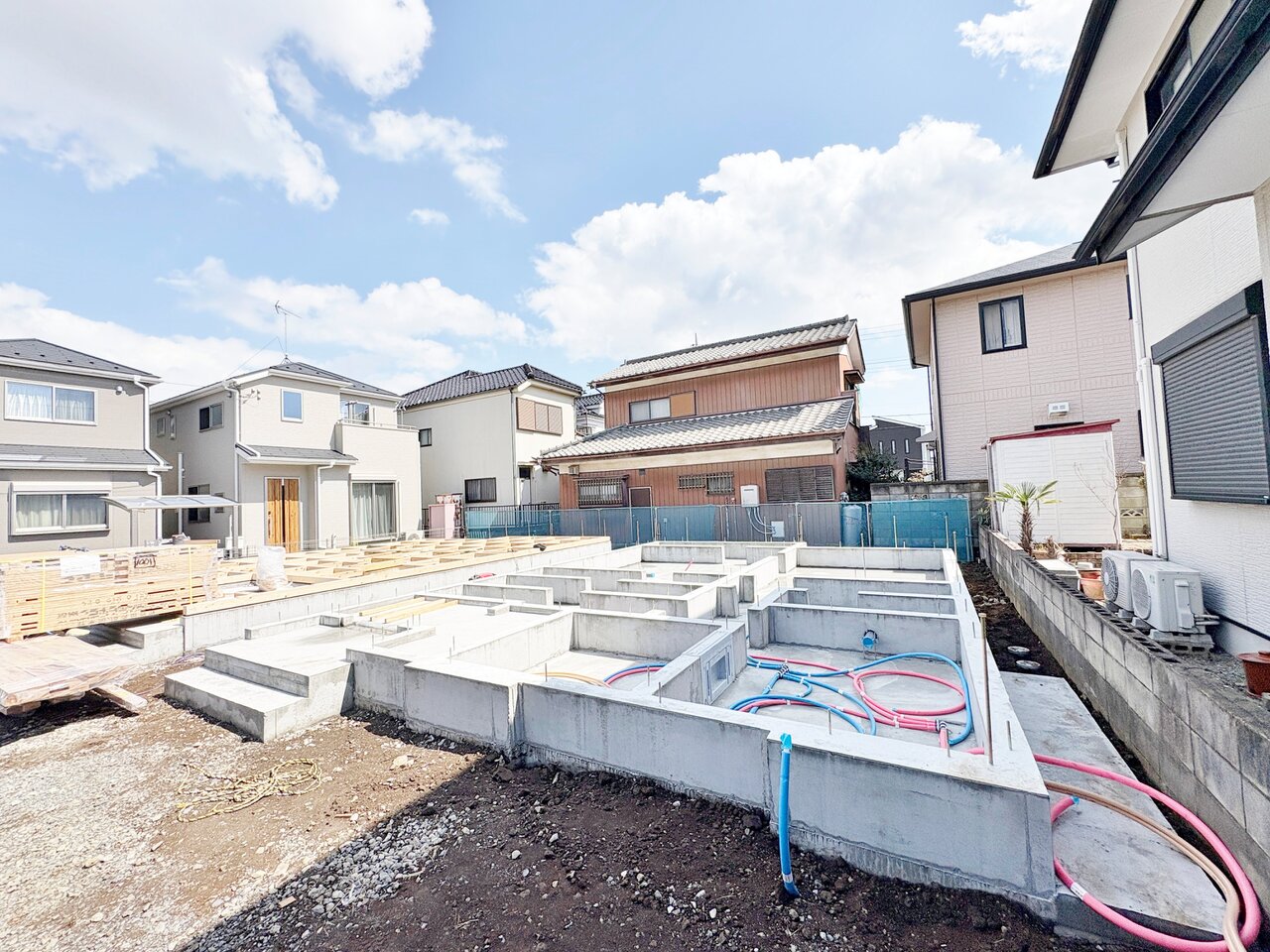 周辺環境とのコラボレーションにより明るい空間を演出。(令和8年3月 撮影)